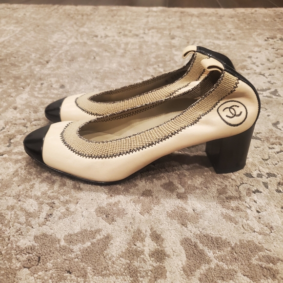 Chanel Interlocking CC Logo Leather Block Heel Pumps 35 - Picture 3 of 9